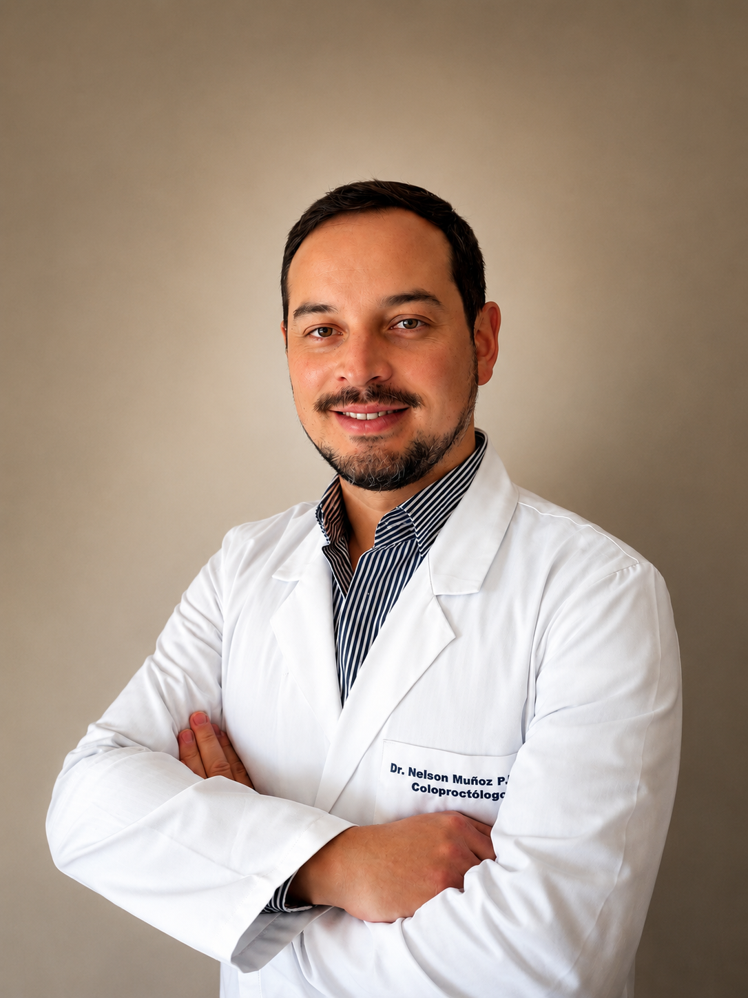 Foto profesional de Dr. Nelson Muñoz
